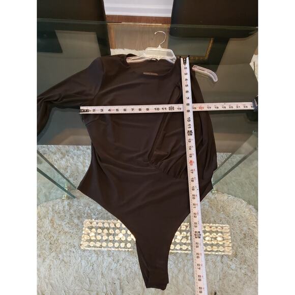 Fashion Nova Bodysuit Womens 1X Black Pleated One Shoulder Sleeve Cut Out Front - Picture 8 of 9